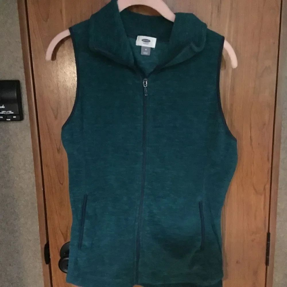 NWOT. Old Navy Women’s Size M Aquamarine Fleece Vest